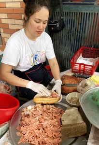 The 12,000 VND Banh Mi: A Culinary Treasure in the Heart of Hanoi Old Quarter - image 4