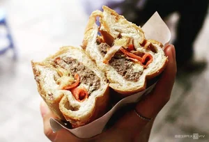 The 12,000 VND Banh Mi: A Culinary Treasure in the Heart of Hanoi Old Quarter - image 2