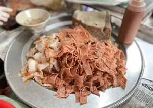 The 12,000 VND Banh Mi: A Culinary Treasure in the Heart of Hanoi Old Quarter - image 6