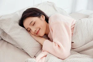 Zero-Cost Skincare Routine: How This Simple Habit Revitalized Her Skin - image 2