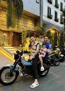 Cuong Do La and Dam Thu Trang Show Off Stylish New Ride - image 1