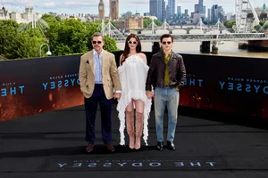 Anne Hathaway Stuns with Radiant Baby Bump at The Odyssey Premiere - image 1