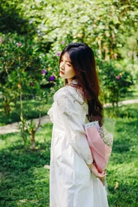 YiTuYu Art Language Vol.9812: Exploring the Aesthetic Beauty of Dong Dong (38P) - image 5