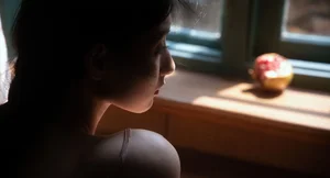 Cinematic Indoor Portraits: The Art of Stillness and Soft Light with Model Tree - image 9
