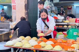 Exploring the Culinary Delights of Hanoi's Exclusive Tet Markets - image 3