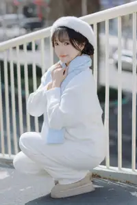 Discover YiTuYu Vol.8625: Yu Pao Pao's Gentle Charm in Warm Winter Sun - image 2