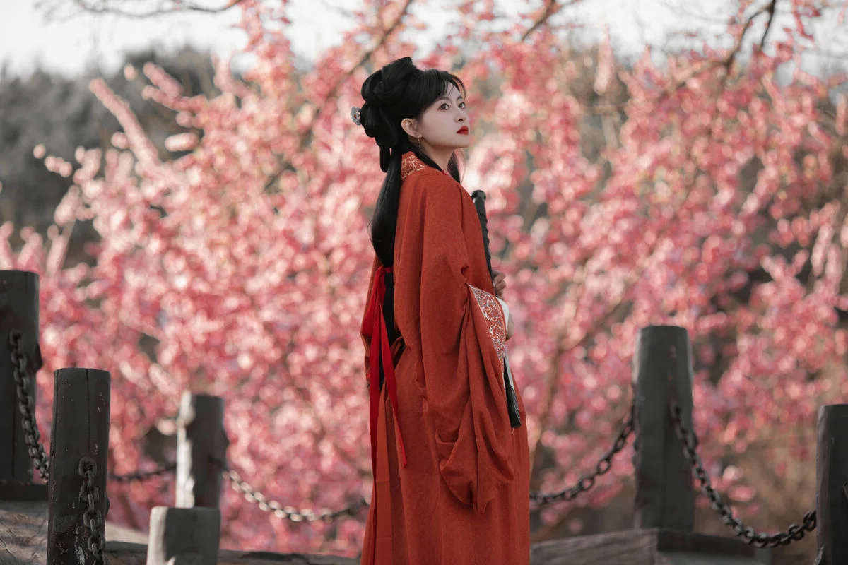 The Essence of Grace: Yi Xuan in YiTuYu Art Language Vol.7083