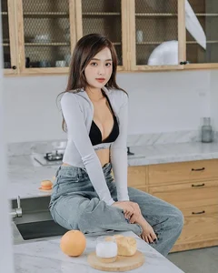 The Captivating Beauty of Le Phuong Anh: A Rising Star in Vietnam's Fashion Scene - image 34