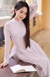 The Captivating Beauty of Le Phuong Anh: A Rising Star in Vietnam's Fashion Scene - image 40
