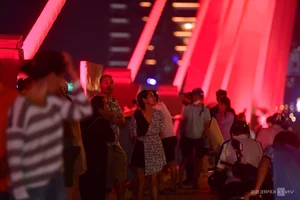 Ba Son Bridge Illuminates Ho Chi Minh City's Skyline - image 1