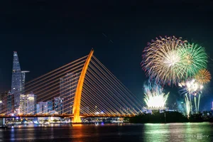 Ba Son Bridge Illuminates Ho Chi Minh City's Skyline - image 9