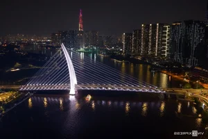 Ba Son Bridge Illuminates Ho Chi Minh City's Skyline - image 7