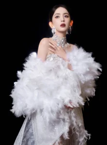 Guli Nazha Stuns on Red Carpet in Luxury Dress by Vietnamese Designer - image 7