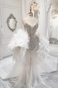 Guli Nazha Stuns on Red Carpet in Luxury Dress by Vietnamese Designer - image 2