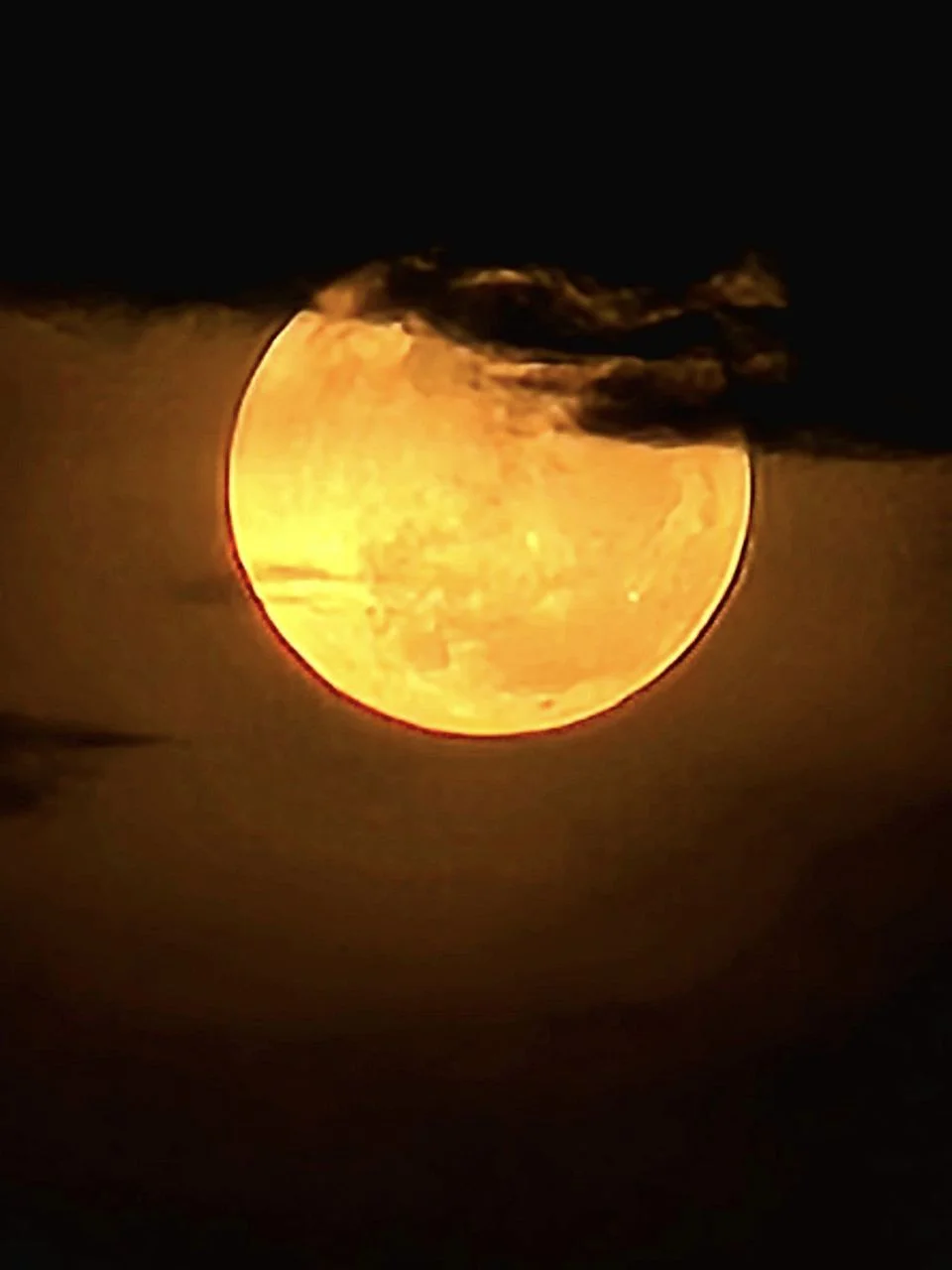 The 2024 Strawberry Supermoon: A Glowing Spectacle Over Vietnam