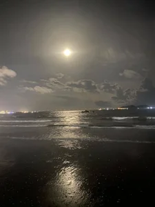 The 2024 Strawberry Supermoon: A Glowing Spectacle Over Vietnam - image 18