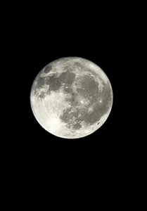The 2024 Strawberry Supermoon: A Glowing Spectacle Over Vietnam - image 4