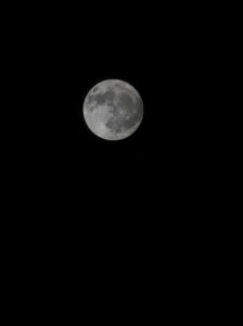 The 2024 Strawberry Supermoon: A Glowing Spectacle Over Vietnam - image 13
