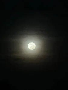 The 2024 Strawberry Supermoon: A Glowing Spectacle Over Vietnam - image 19