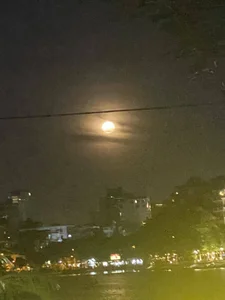 The 2024 Strawberry Supermoon: A Glowing Spectacle Over Vietnam - image 3