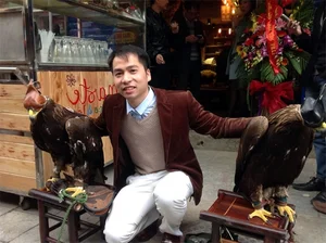 The Expensive Hobby of Raising Predatory Birds Among Wealthy Vietnamese Enthusiasts - image 0