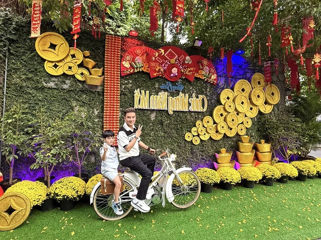 Inside the Luxurious Tet 2025 Home Decorations of Top Vietnamese Celebrities
