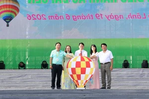 Spectacular Opening of Artistic Hot Air Balloon Festival and Lotus Ao Dai Parade - image 4