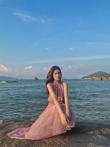 Ngo To Uyen: Footballer Thanh Chung's Wife Praised for Princess-Like Beauty - image 7