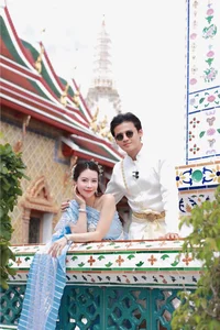 Stunning Red Carpet Maternity Style: Gao Nep Gao Te Star Radiates Confidence - image 1