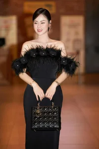 Vietnamese Celebrities Weekly: Huyen Lizzie Seeks Peace While Anh Vu Shares Moody Thoughts - image 9