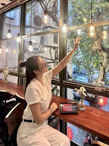 Vietnamese Celebrities Weekly: Huyen Lizzie Seeks Peace While Anh Vu Shares Moody Thoughts - image 2