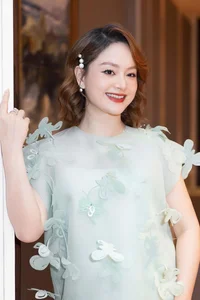 Vietnamese Celebrities Weekly: Huyen Lizzie Seeks Peace While Anh Vu Shares Moody Thoughts - image 19