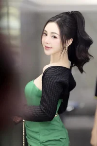 Vietnamese Celebrities Weekly: Huyen Lizzie Seeks Peace While Anh Vu Shares Moody Thoughts - image 7