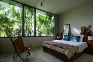 Urban Greenery: A 4-Story Townhouse Designed as a Lush Tropical Oasis - image 0
