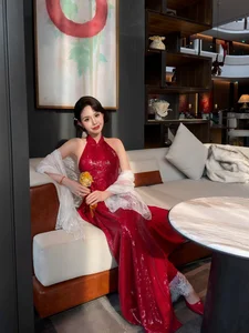 Chu Mac Thuy Quynh Shines in Soft and Seductive Modern Ao Dai Designs - image 0