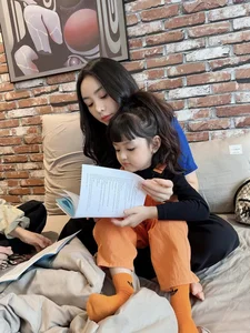 Child Stars Chu Diep Anh and An Nhien Shine on Set of Us of 8 Years Later - image 11