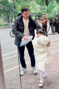 Child Stars Chu Diep Anh and An Nhien Shine on Set of Us of 8 Years Later - image 13