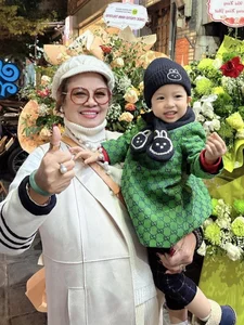 A Heartwarming Reunion: Singer Bang Kieu’s 83-Year-Old Mother Returns to Vietnam to Visit Her Beloved Grandson - image 5