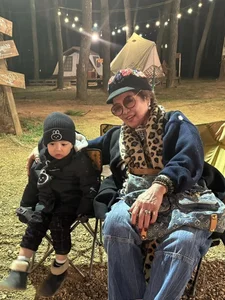 A Heartwarming Reunion: Singer Bang Kieu’s 83-Year-Old Mother Returns to Vietnam to Visit Her Beloved Grandson - image 4