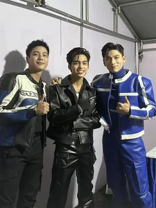 V-Pop Star Mono Wins Hearts with Humble Backstage Behavior and Fan Care - image 8