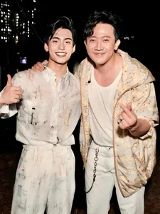 V-Pop Star Mono Wins Hearts with Humble Backstage Behavior and Fan Care - image 4