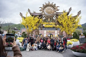 Thousands of Tourists Flock to Ba Na Hills for Spectacular Views - image 4