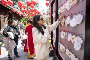 Thousands of Tourists Flock to Ba Na Hills for Spectacular Views - image 2