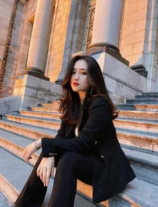 Captivating Elegance: MC Linh Nang Stuns Fans with Latest Glamorous Photo Series - image 2