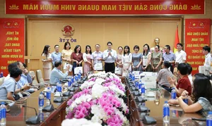 Ministry of Health Honors Wounded Soldiers and Families of Revolutionary Merits - image 6