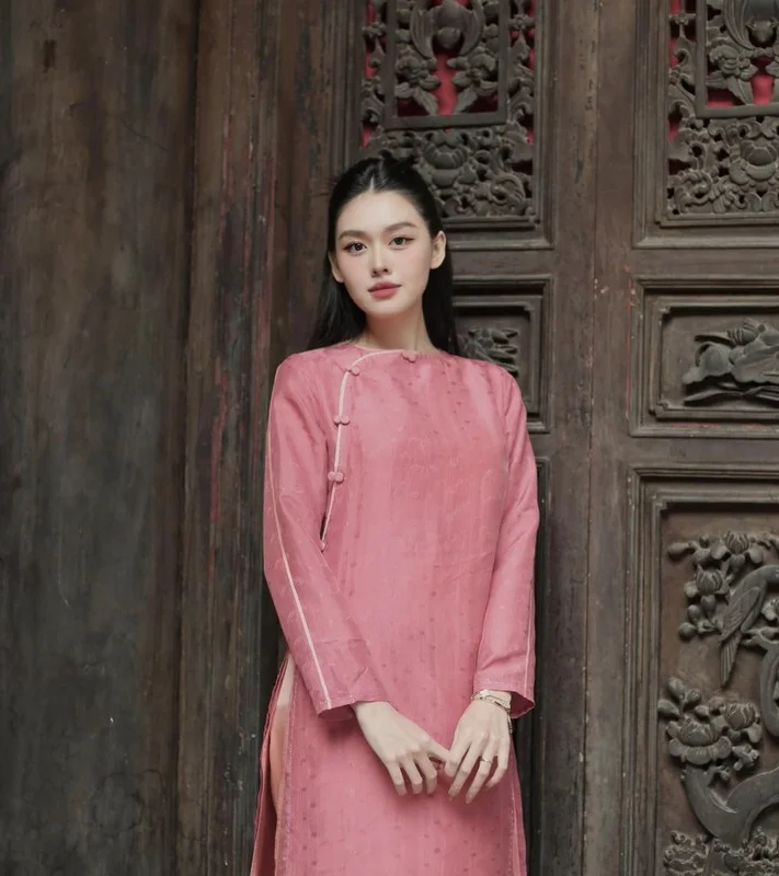 The Elegant Transformation of Tuong San: From Beauty Queen to Modern Wife