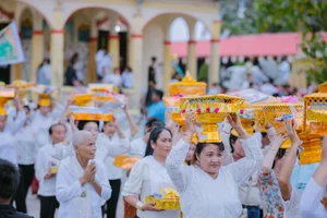 The Sacred Robe Offering Ceremony of the Khmer People in Tra Vinh - image 3