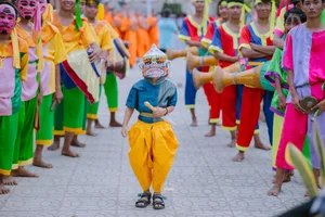 The Sacred Robe Offering Ceremony of the Khmer People in Tra Vinh - image 4