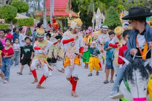 The Sacred Robe Offering Ceremony of the Khmer People in Tra Vinh - image 2