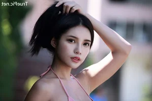 Summer Style: Taiwanese Model ViVi (莊舒潔) in Hot Pink and White Fashion - image 2